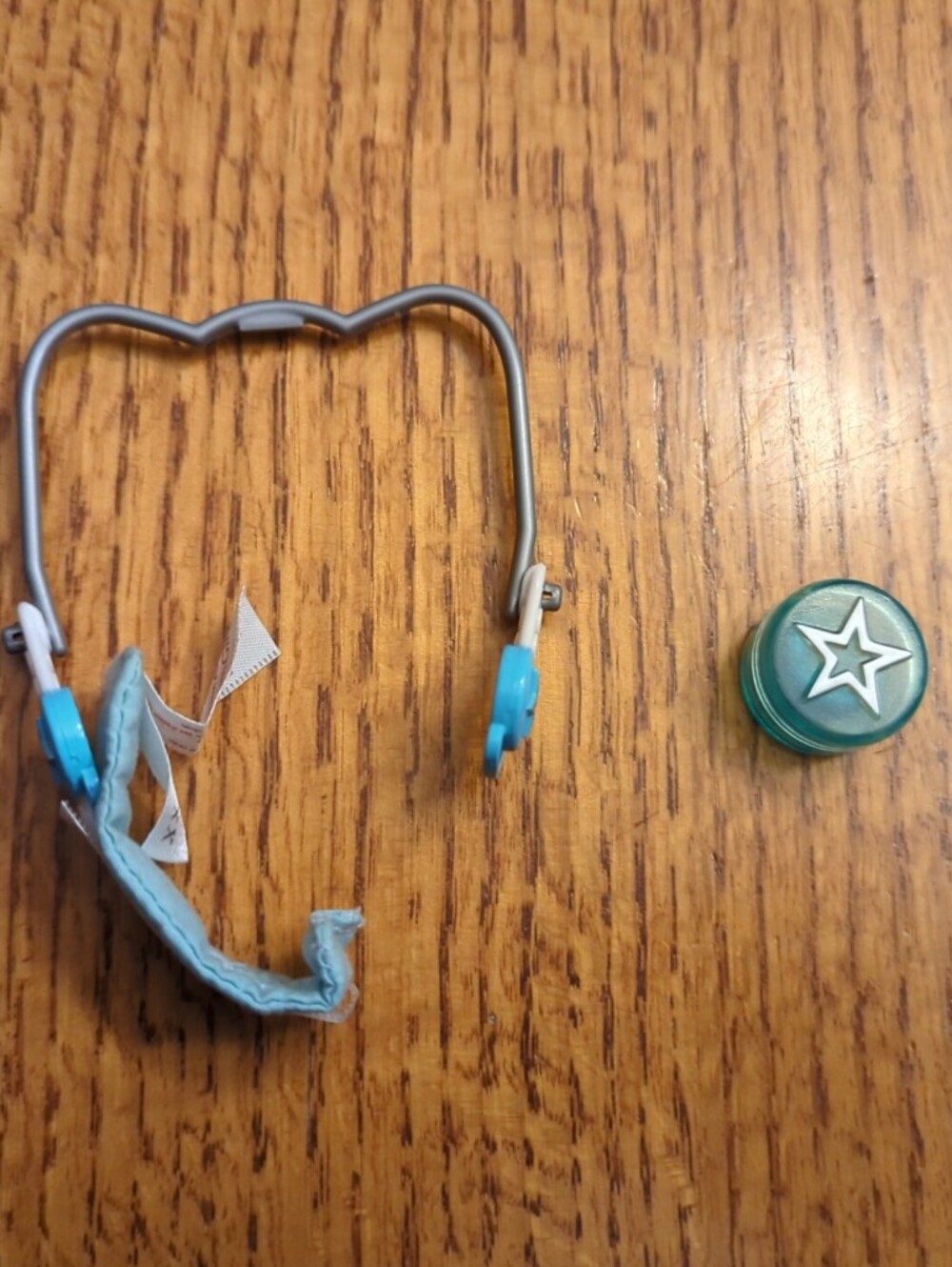 2010 American Girl Accessories - Healthy Smiles- Headgear and Retainer